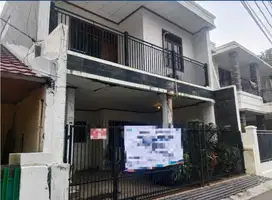 RUMAH CANTIK JL TANJUNG SANYANG CAWANG JAKARTA TIMUR