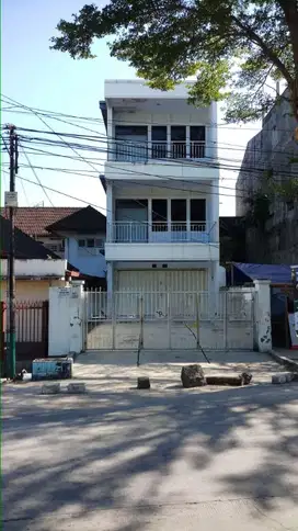 Ruko 3lantai Bentuk L
