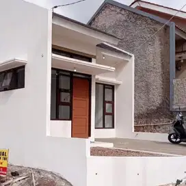 RUMAH SIAP HUNI PINGGIR JALAN DESA CILENGKRANG  12 MENIT DARI JLN RAYA
