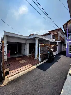 Rumah Dengan Tanah Luas Terdekat Ke RS Harapan Bunda dan Univ UHAMKA