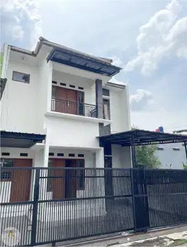 Rumah Mewah 2 Lantai dekat Tol dan Transmart di Buahbatu Bandung