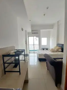 Disewakan termurah studio semi furnish apartement the nest