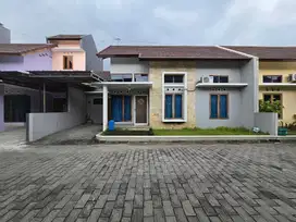 Rumah bagus bersih siap pakai di cluster elite madegondo solo baru