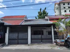 Manyar Kartika Rumah Lama Dijual