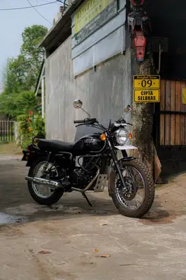 Kawasaki W175 L Injeksi Motor Masih Low KM 2024