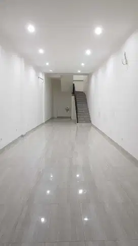 DI SEWAKAN RUKO 2 LANTAI STRATEGIS UTK KANTOR RESTO CAFE DI GANDARIA K
