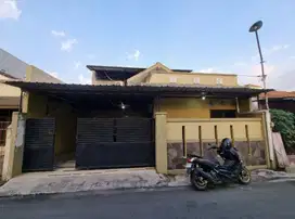 Rumah BU tengah kota dekat Alila hotel jajar solo