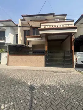 Disewakan Rumah Lebak 2 Lantai, Row Jalan 3 Mobil