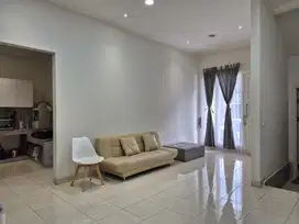 SEMI FURNISHEDINTERIOR LIGHTING RUMAH DEPAN POOL GADING SERPONG
