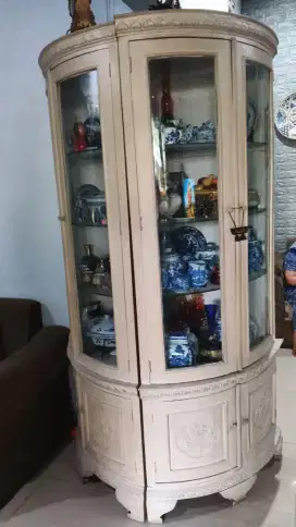 Lemari Pajangan Jati