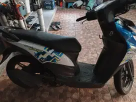 Honda Beat Pop warna putih biru