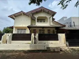 Rumah Bagus Tanah Luas Hadap Taman Dalam Komplek Bintaro Jaya
