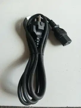 Kabel power CPU atau monitor