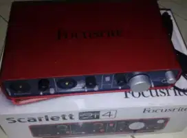 Audio interface/soundcard Focusrite Scarlett 2i4 mulus like new