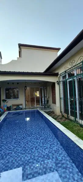 JUAL RUMAH DENGAN KOLAM RENANG ORIANA PERMATA BINTARO SEKTOR 9
