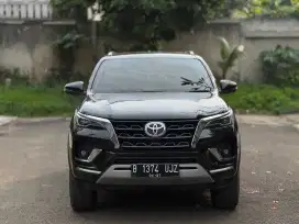 Fortuner 2.8 VRZ AT Hitam 2022