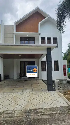 DIJUAL RUMAH SCANDINAVIAN, LOKASI HOEK 2,5 LANTAI, SEMI FURNISHED