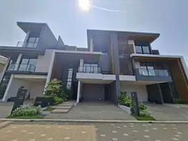 Rumah Exclusive 3 lantai Free LIFT di Kawasan Kota Mandiri Yang Asri