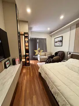 Rumah Full Furnished & Interior Hadap Taman Akses Khusus ke Danau