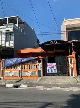 JUAL CEPAT Rumah Siap Huni Tinggi dari Jalan di Plumpang, Harga OK