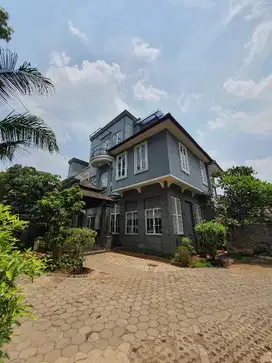 Rumah Bagus Tanah Luas Dalam Komplek di Lebak Bulus Jakarta Selatan