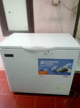 Di jual frezzer box merk Modena kapasitas 202 liter Normal SIAP PAKAI