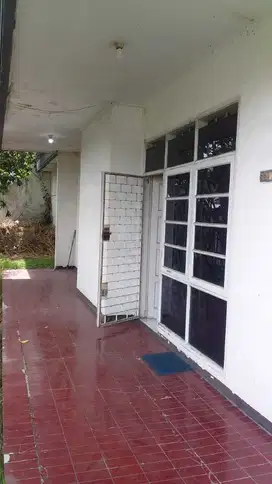 Rumah Hook 2 Lantai Di Komplek Turangga