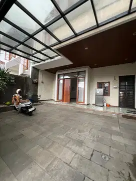 Disewakan rumah bagus dalam komplek at Pejaten Barat Jaksel