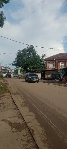 dijual tanah pinggir jln raya Cisauk.