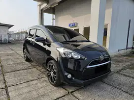Toyota Sienta V AT 2016