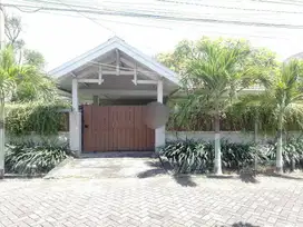 DIJUAL RUMAH JALAN MANYAR - FULL FURNISHED