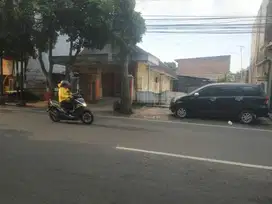 RUMAH BANGUNAN LAMA LOKASI POROS JLN RAYA SULFAT KOTA MALANG