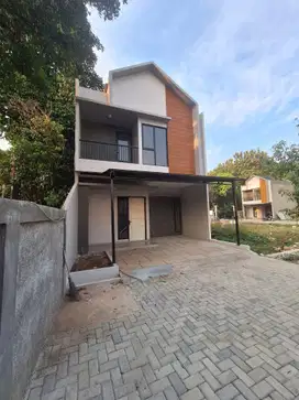 RUMAH TERMURAH 800 JUTAAN 2 LANTAI LOKASI 1 KM KE TOL JATIASIH