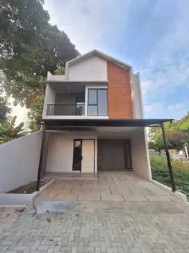 DI JUAL RUMAH 2 LANTAI FREE KANOPI 8 MENIT KE TOL JATIASIH