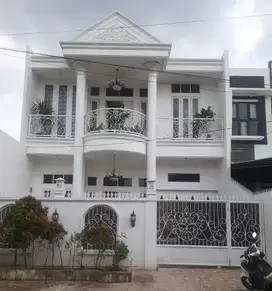 RUMAH MEWAH KARANG TENGAH TANGERANG SANGAT STRATEGIS