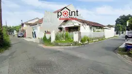 Tanah dan Bangunan Rumah SHM 200m² Tengah Kota Solo Banget,Hook 2 Muka