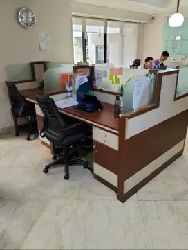 Meja kerja sekat 4 ( Kaca )