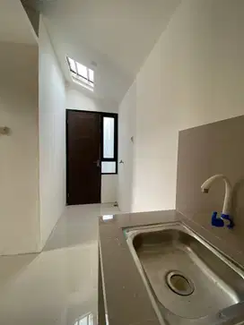 Bangunan rumah 1 setengah lantai harga 400jtan deket stasiun depok