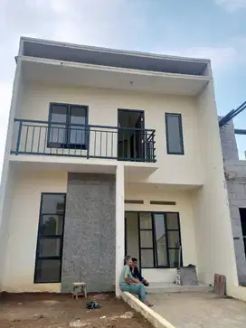 Rumah 2 lantai Free Design Layout sudah SHM