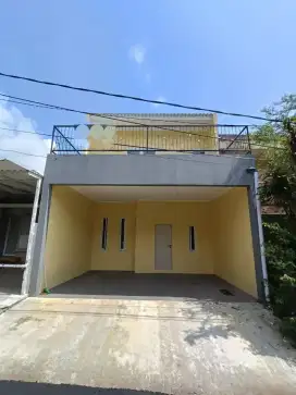 Di jual cepat rumah 2 lantai harga termurah di Sentul city