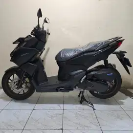Honda Vario 160 ABS 2024 KM 300 perak like new