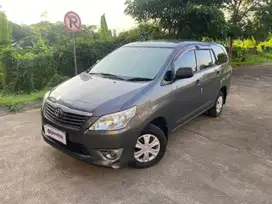 RARE ITEM Toyota Kijang Innova 2.0 J Bensin-MT 2014 Abu-abu LLO