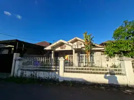 Jual rumah SHM di Jl.Flamboyan III