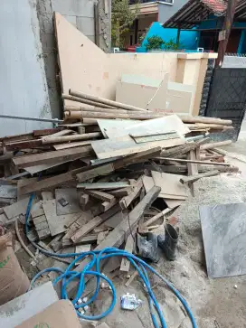 kayu bekas bangunan