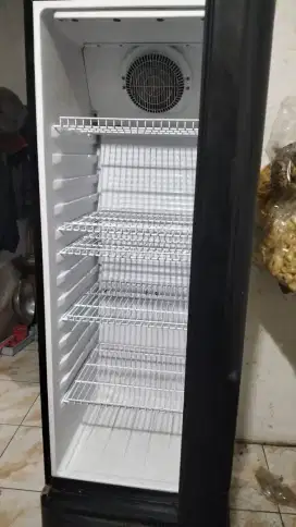 Showcase Gea 2 unit dan frizer box 1 unit