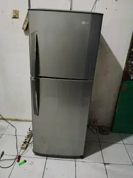 Di jual kulkas LG 2 pintu