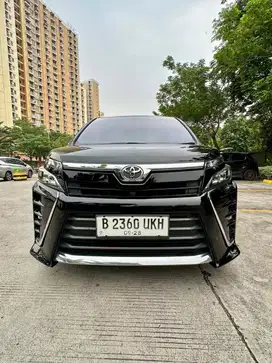 Toyota voxy hitam 2018