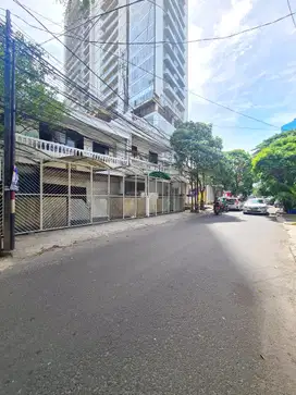 Rumah Dijual Casablanca - Tebet. Jalan Utama, Rumah Lama. Super NEGO