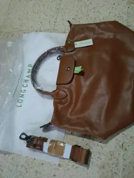 Tas cuir longcharm ukuran L, kulit asli tali panjang.lembut dan lentur