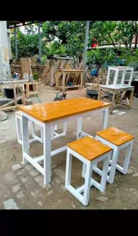 Meja kursi cafe ngopi santai dan makan warteg
